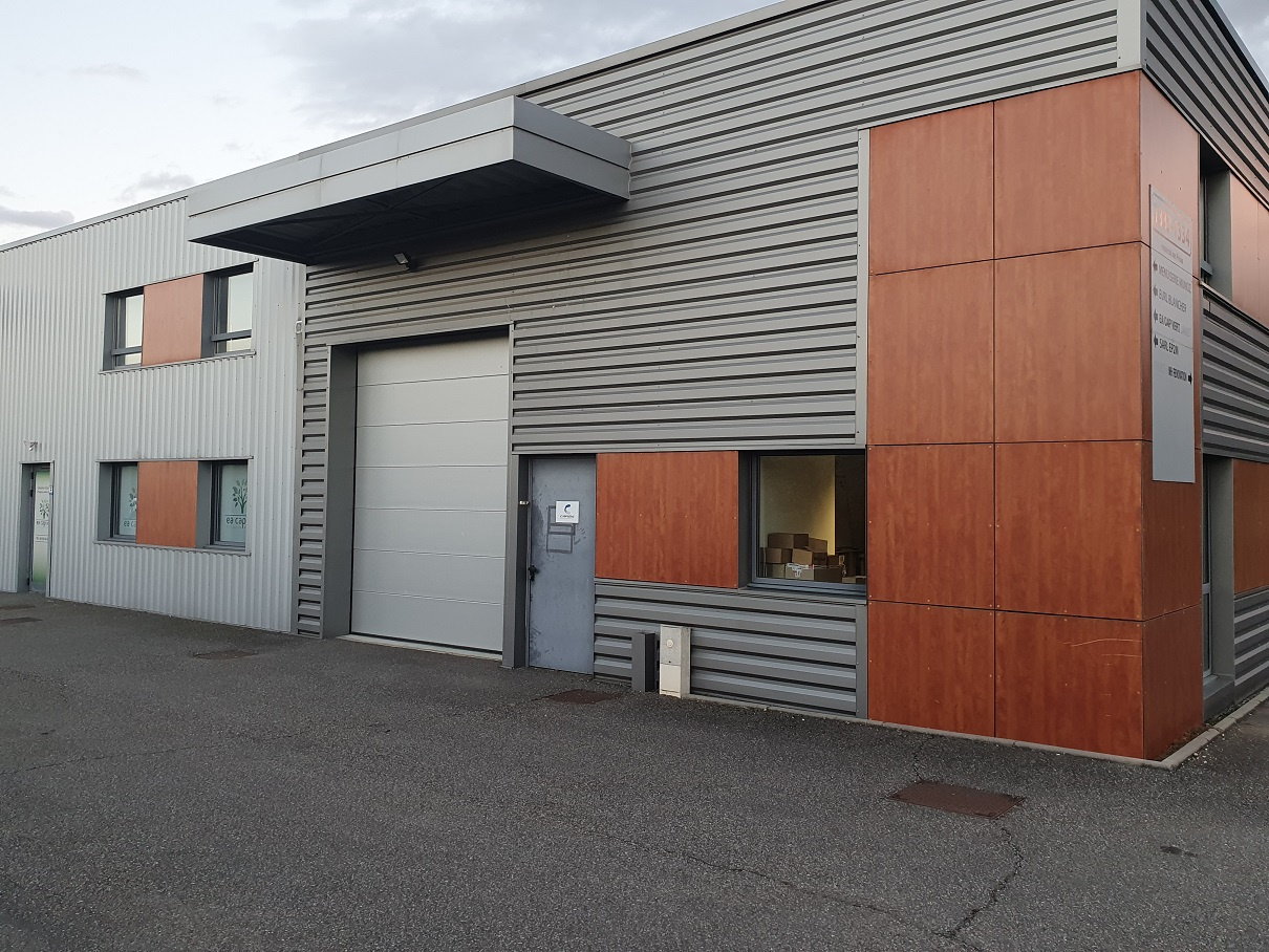 CHARLY : 170 M2 DONT 35 M2 DE STOCKAGE. IDEAL ACTIVITÉS TERTIAIRES / INGENIERIE / INFORMATIQUE, ETC