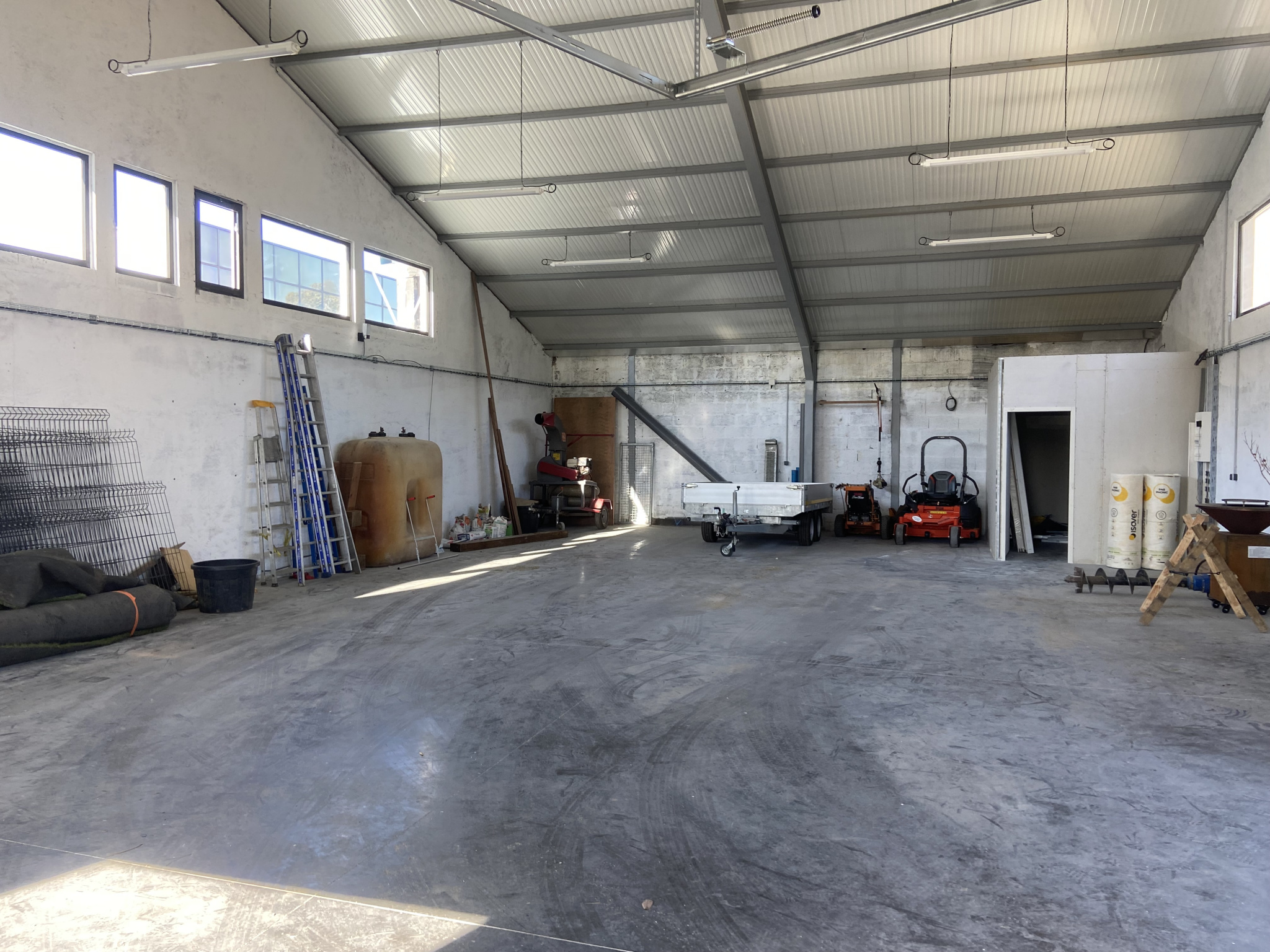 BRIGNAIS : IDÉAL CARROSSERIE / VENTE AUTO : 250 M2 - PROX CENTRE